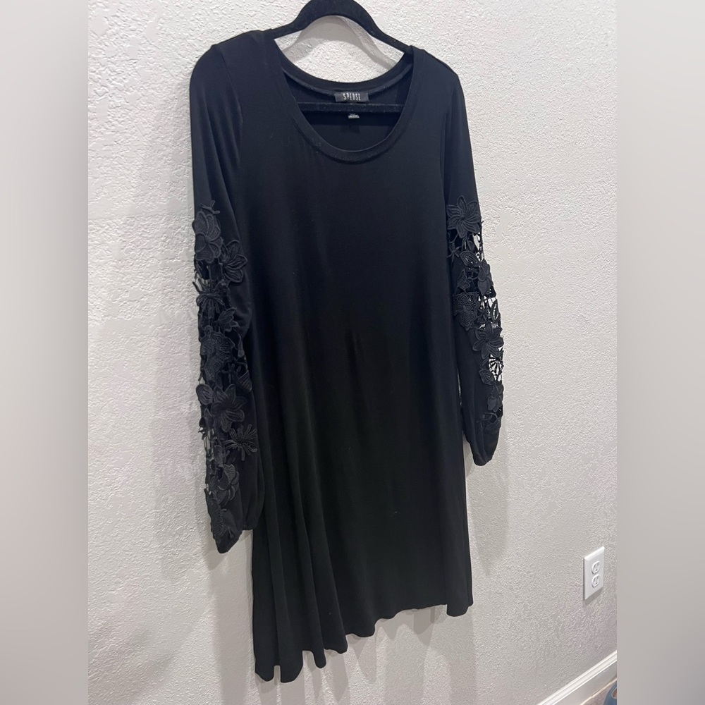 Spense Women’s Black Floral Lace Long Sleeved Dress